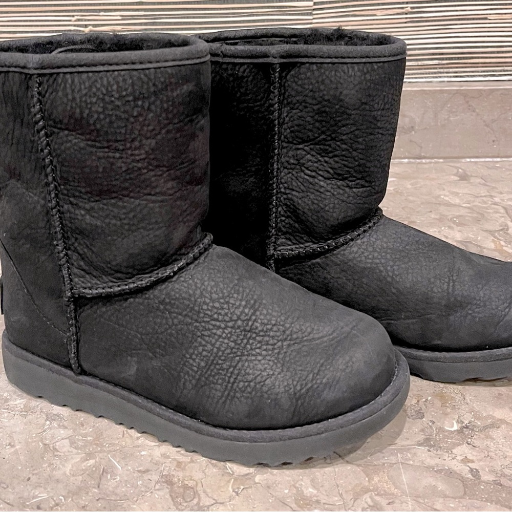 UGG Kids Size 1 Boot